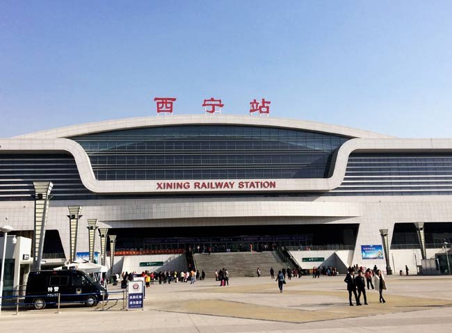 东兰西宁高铁站